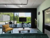 House Kova - homage to coalmine - Industrial style pet friendly house with pool
