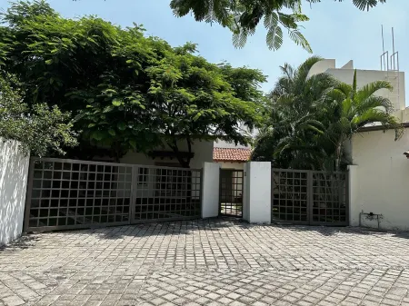 Beautiful House with the best weather of Cuernavaca in a private  Neighborhoodd