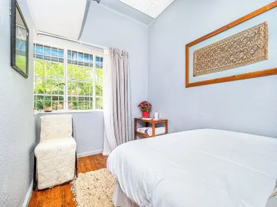 Cosy Victorian Style Full Apartment Hotels in Rosebank