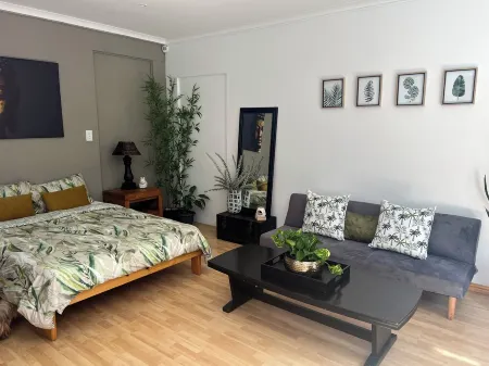 Tranquil flatlet with own entrance