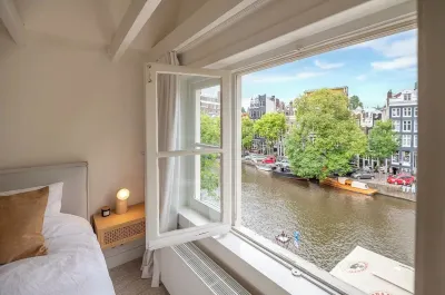 Elegant, sophisticated and unique canal house part of the famous canal district Hotels in Negen Straatjes