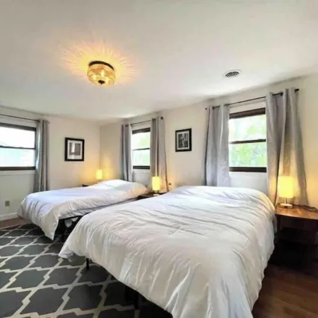 Large 3-bedroom House with Outdoor Hot Tub!