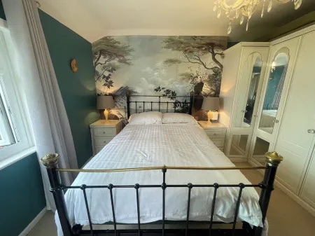 The Coach House, Sandgate, Kent. A quirky seaside escape! Отели рядом с достопримечательностью «Eurotunnel Terminal Building (Folkestone)»