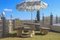 Sweet Singing Birds Villa Hotels in Reading