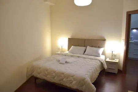 Urban Vibe Apartments One-Bedroom Apartment Отели рядом с достопримечательностью «Спомен куќа на Мајка Тереза»