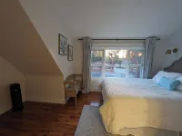 Cozy retreat home in Guelph. Pet-friendly!