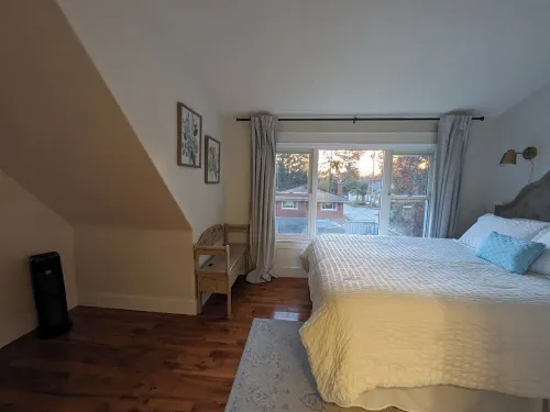 Cozy retreat home in Guelph. Pet-friendly!