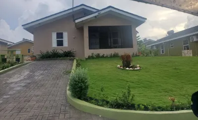 BEAUTIFUL FAMILY SIZED  COZY GETAWAY Các khách sạn ở 