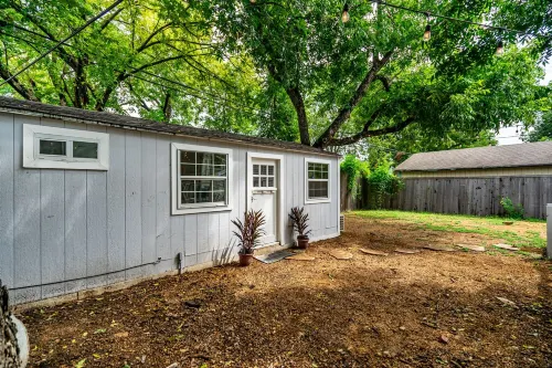 Tiny house in Bishop Arts!