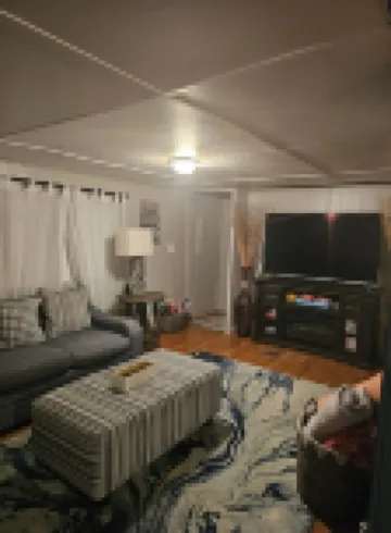 Charming Lakefront Cottage with WiFi and AC