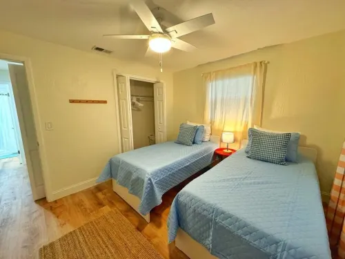 NEW Gorgeous Sunshine-Up 6 Guests-Private Backyard