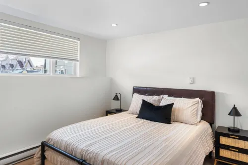 Dieppe Charm Suites, 2 BDRM, Walk to Local Market Hotels in Dieppe