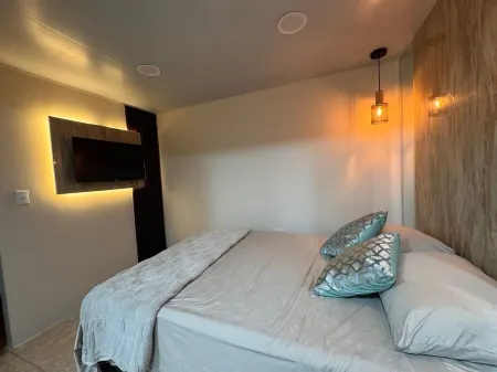 2-bedroom studio in delightful San Salvador with AC, WiFi Отели в г. Антигуо Кускатлан