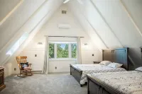 Pikes Peak Views • Sleeps 15 • Hot Tub • Wood Fireplace • 5 Acre Retreat