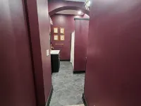 The Plum Parlor - Moody Victorian Studio with Timeless Charm Hotels near The University of Akron