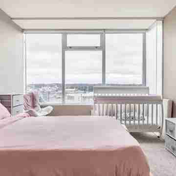 Penthouse 2b  2b +Gym +Yoga Room +Lounge +Pool +WiFi in Downtown Bellevue Rooms