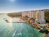 Spectacular 3BR 3.5BA -optional all-inclusive resort high floor beachfront tower Hotels in 