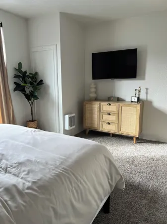 Cozy 2-bedroom condo with WiFi, AC in Colfax