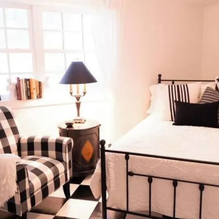 Harbor Hill Inn Cottage - River Walk Suite