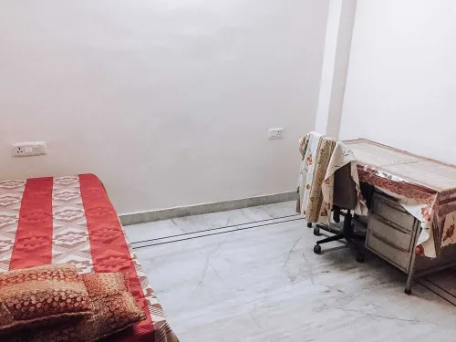 2 bedrooms spacious private apartment Hotel a North West Delhi