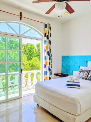 Tropical Estate: 18BR Pool Rooftops Ocean View 2 min wlk beach/shops/ferry/tours