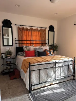 1 Comfy Spacious Bedroom in great area perfect for Nurses Abroad or Long Stays Terminal Island Japanese Memorial 주변 호텔