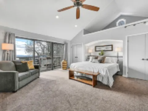 Mountain Retreat  ★ HEATED POOL ★  Amazing Views! Hotels in Susquehanna Township