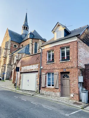 Charmante Maison Rénovée, Belle Terrasse Proximité Plages & Proche de la mer Hotels in Eu