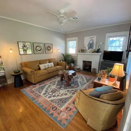 Charming 2-bedroom house in Monroe with AC, WiFi