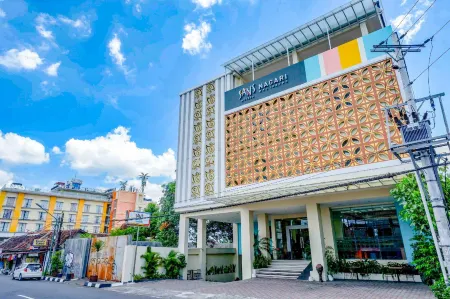 Sans Hotel Nagari Malioboro Отели в г. Ngampilan