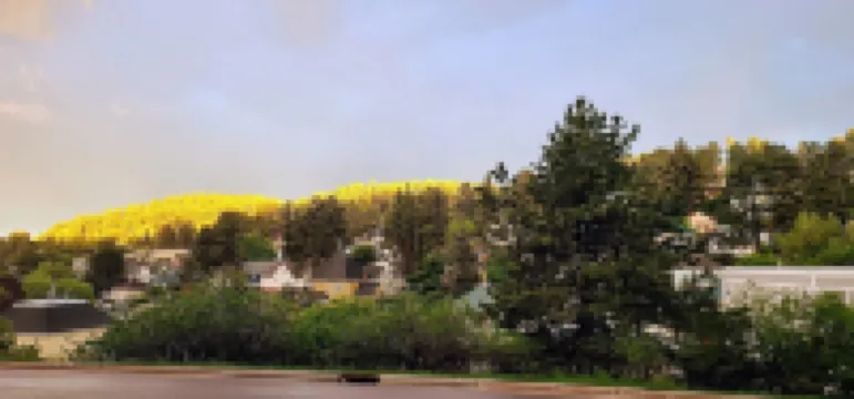 Birch Bungalow: Lead 2 Bedroom/2 Bath Condo. 5 mi to Skiing & 17 mi to Sturgis