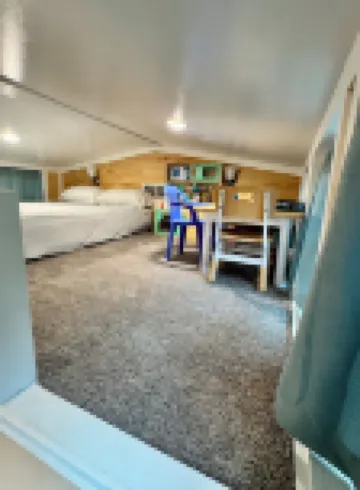 New cottage with Hot Tub, Tiki Bar, Sauna, and Plunge Tub. Million Dollar Views