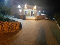 مزرعة القيقب عجلون wild strawberry villa ajloun Hotel a ‘Ajlun