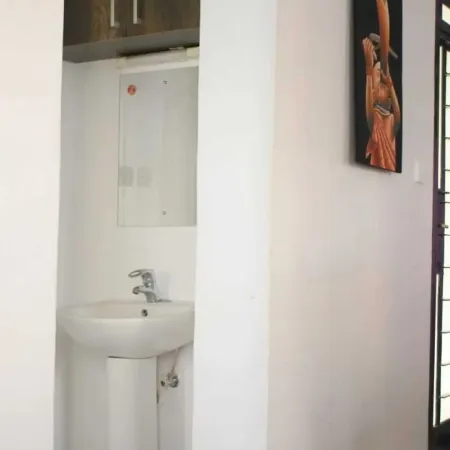 SPACIOUS APARTMENT! Отели в г. Free Hold