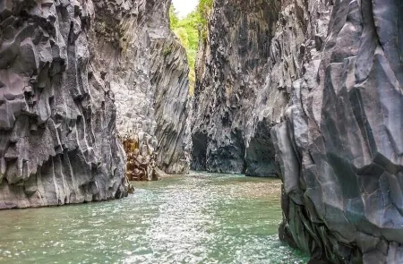 A few km from Taormina and Catania apartment ideal for families Отели рядом с достопримечательностью «Jaanta bi Village»