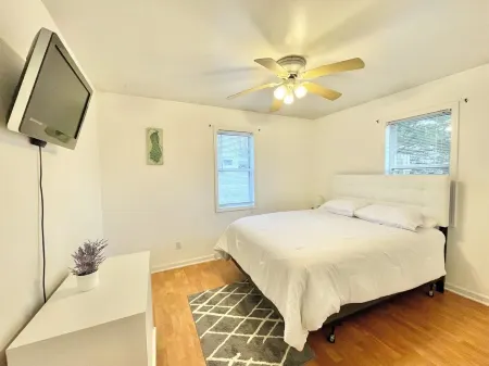 2-bedroom Duplex with Attached Garage and WIFI in Cambria