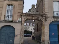 BEAUTIFUL CITY CENTER APARTMENT FOR FAMILY OR GROUP TRAVEL Hotels in Autun