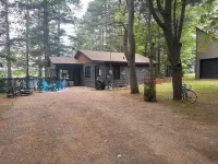 Cabin on lake . Pet friendly