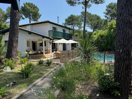 3-bedroom house on the edge of the forest ( sleeps 6  Grand Piquey