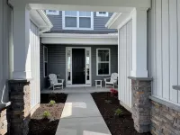 5BR 3 BA Sleeps 12 Comfortably 4 Mi to Bethany with shared pool/amenities