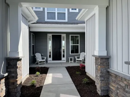 5BR 3 BA Sleeps 12 Comfortably 4 Mi to Bethany with shared pool/amenities