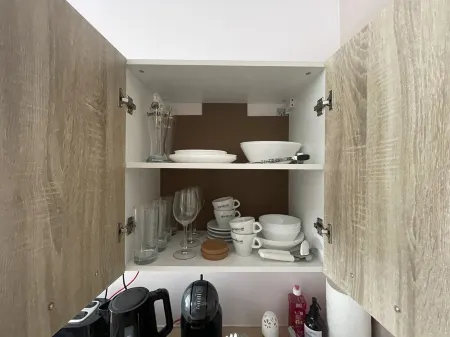 Vorstadtoase für 2 - Netflix, Parkplatz, Nähe BER, Queensize-Bett