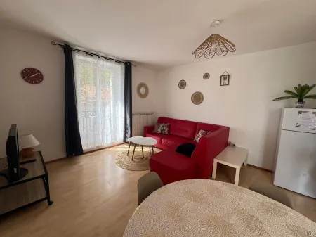 Michel Ange F3 apartment with private parking 200 meters from the spa