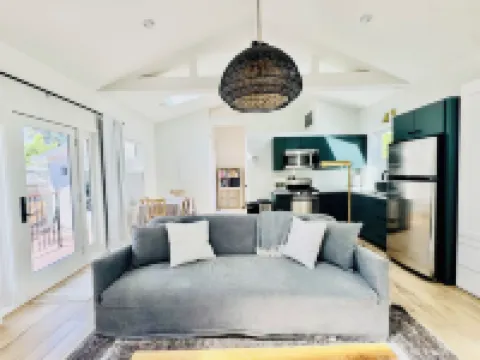 Lovely bungalow in Mill Valley 밀밸리 호텔