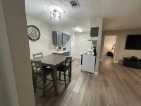 King Bed 2BR Unit Free Parking