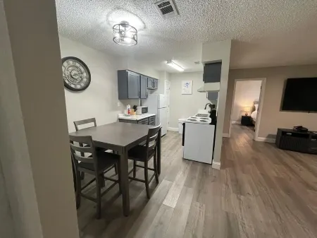 King Bed 2BR Unit Free Parking