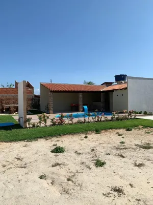 House in Coqueiro, with 4 bedrooms, air conditioning, electric shower and well Hotels in Coqueiro