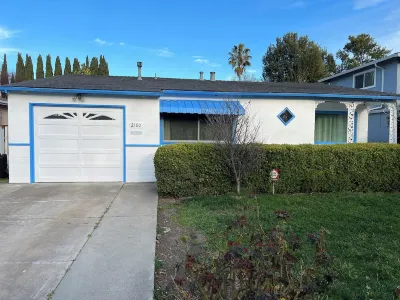 Charming 3-Bedroom House & 2 Bathroom with WiFi, AC in Delightful East Palo Alto Hotels in der Nähe von Pal Market