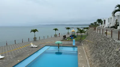 3-bedroom house in peaceful Jaramijó with AC, WiFi Hotels in 