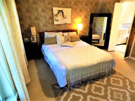 Large 3/4 bedroom Valley View House with Outdoor Space, Pool and Storm Shelter